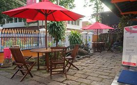 RedDoorz Plus @ Alun Alun Nganjuk